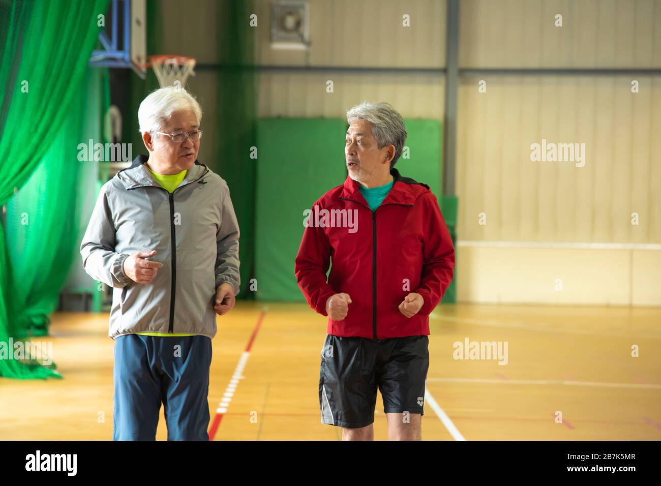 Senior man running side view hi-res stock photography and images - Alamy