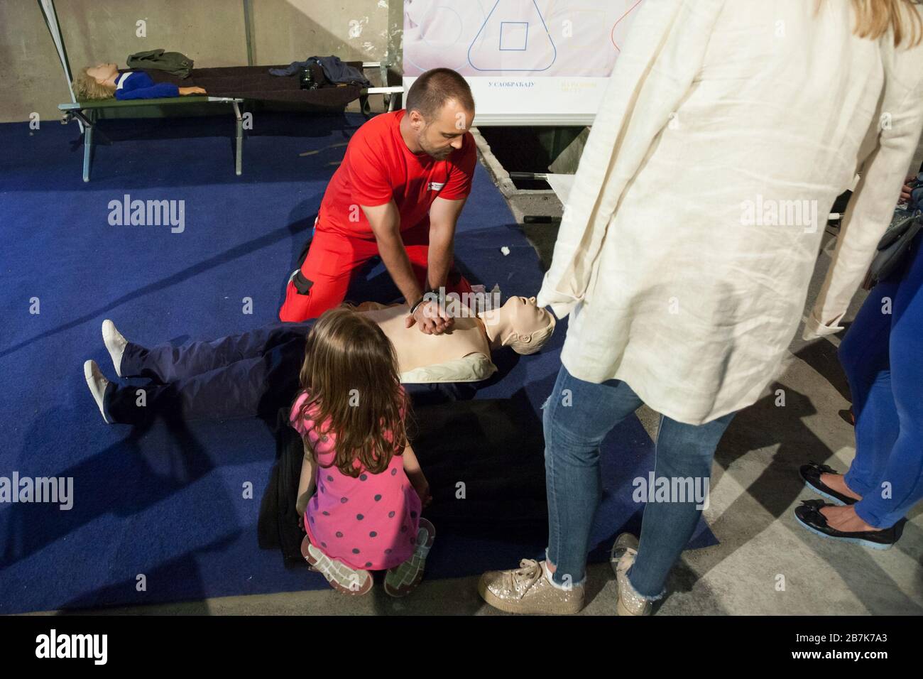BELGRADE, SERBIA - MAY 19, 2018: Man, a volunteer from the red cross, showing and teaching CPR to a public with a dummy. cardiopulmonary resuscitation Stock Photo