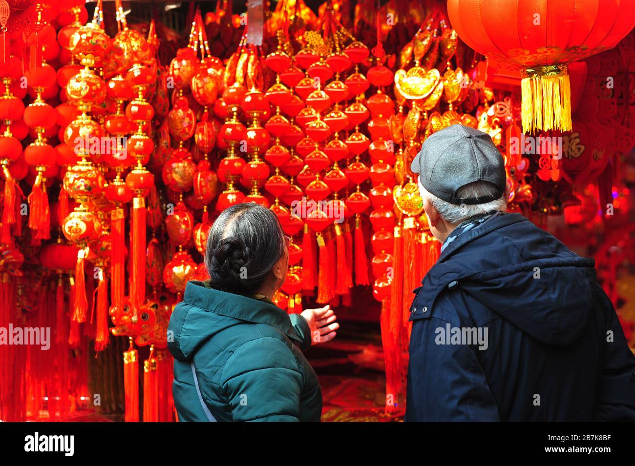 small red chinese lanterns