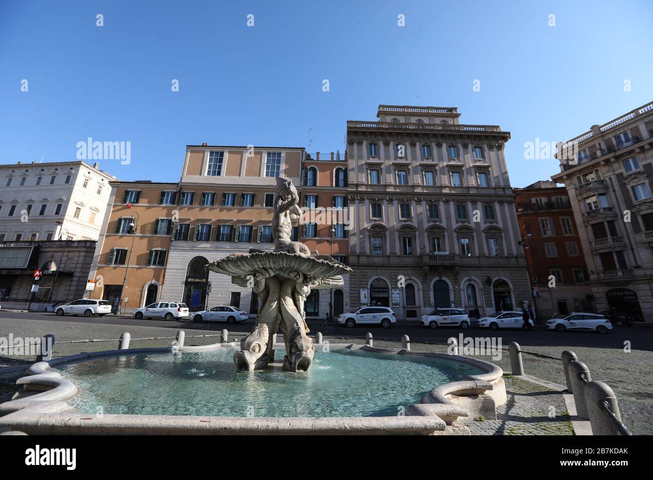 Rome, Italy. 16th Mar, 2020. Taxi drivers wait at a taxi stop on Piazza Barberini in Rome, Italy, March 16, 2020. Italy's accumulated number of confirmed cases rose to 27,980 on Monday from the tally of 24,747 on the previous day. Credit: Cheng Tingting/Xinhua/Alamy Live News Stock Photo