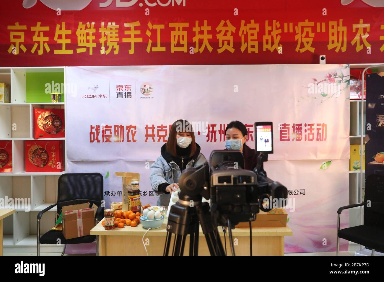 Two people live-streams selling 'green shell eggs', eggs born to silkie, a local chicken breed in Fuzhou city, east China's Jiangxi province, 23 Febru Stock Photo