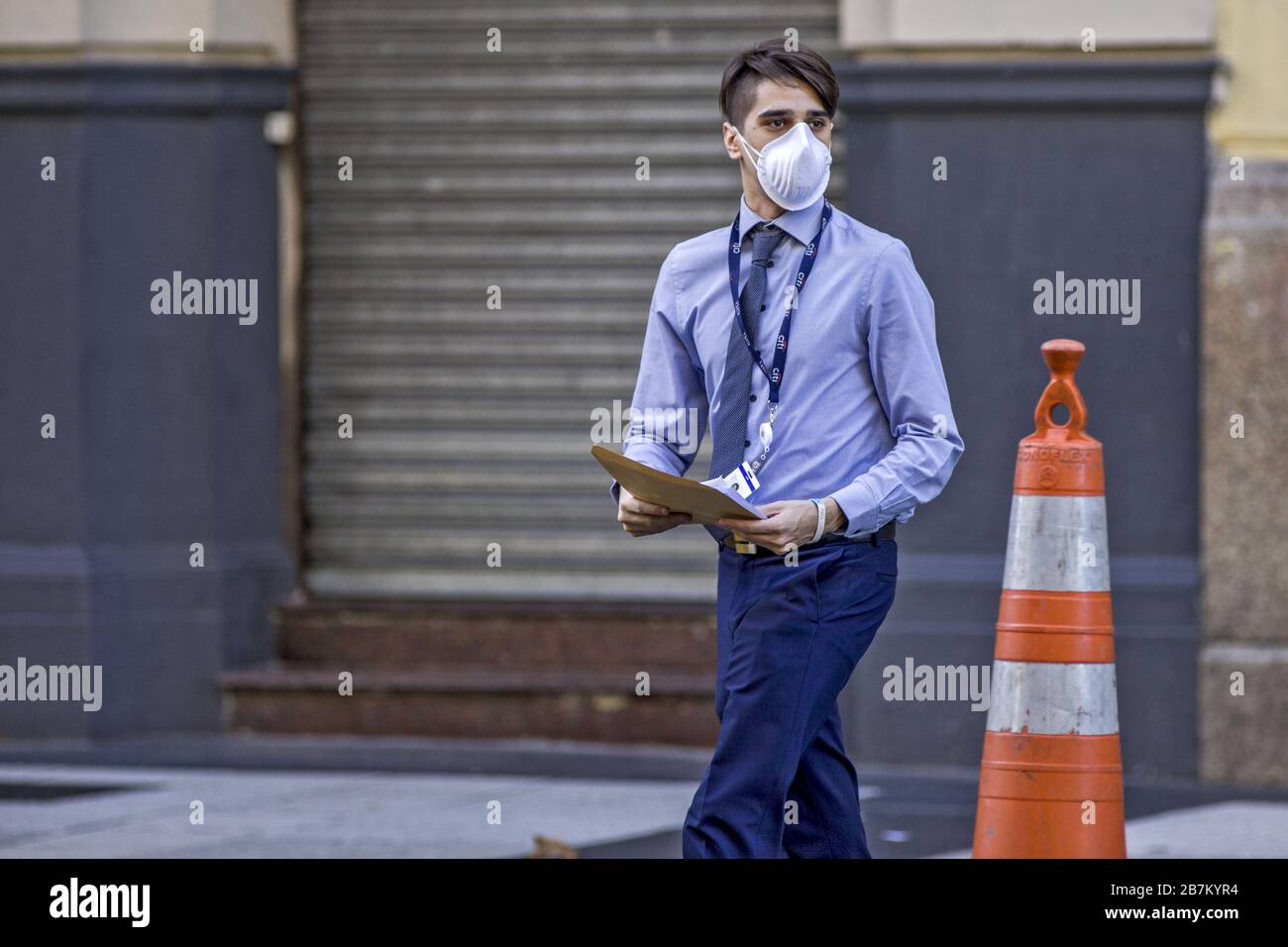 Buenos Aires, Federal Capital, Argentina. 16th Mar, 2020. More and more people wear masks in Buenos Aires as a protection measure against the Coronavirus. Credit: Roberto Almeida Aveledo/ZUMA Wire/Alamy Live News Stock Photo