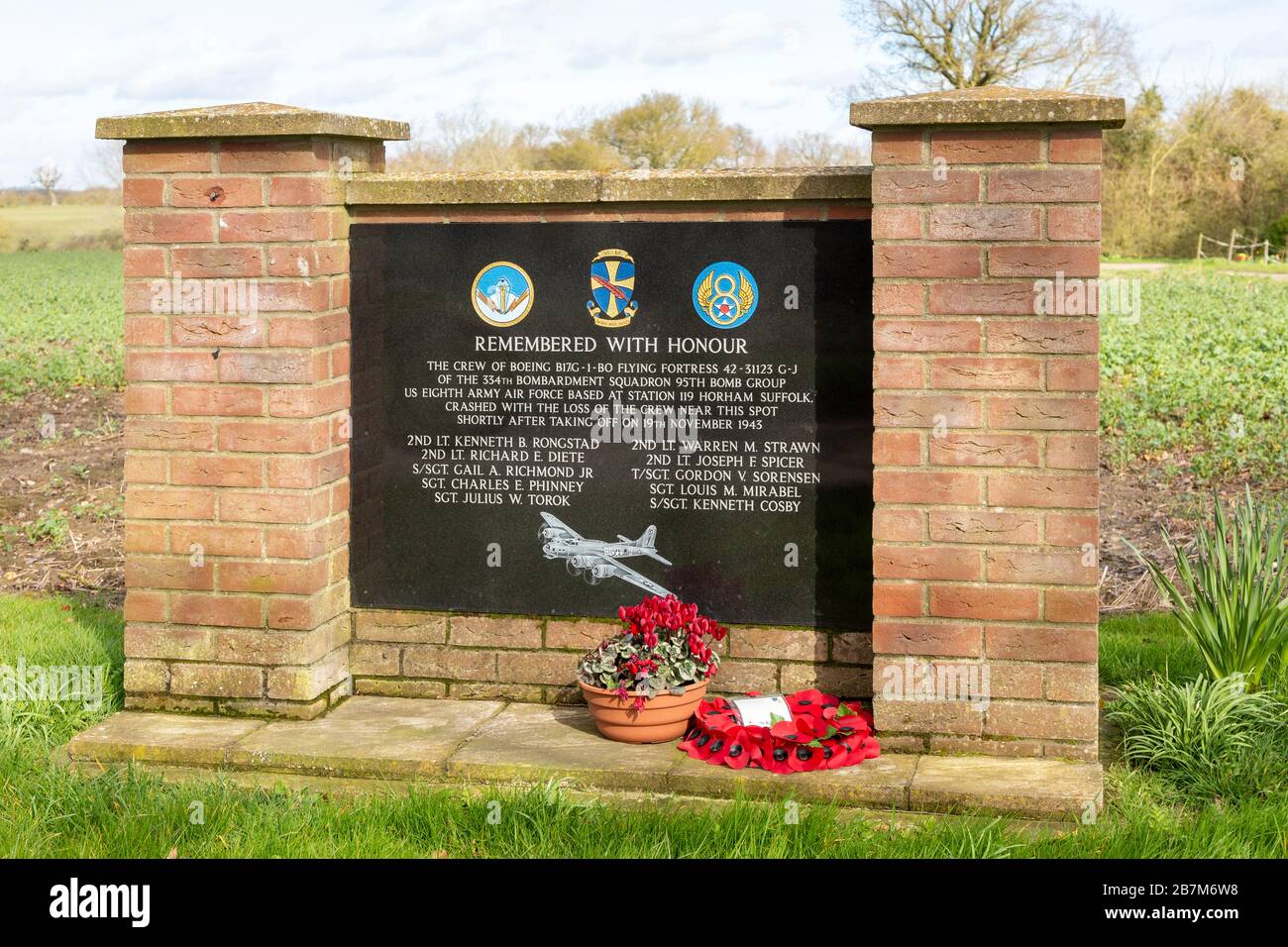 Second world war air crash memorial site monument, Redlingfield, Suffolk, England, UK - crew of Boeing Flying Fortress of the 334th bombardment squadron, 95th bomb group, UD eighth army Air Force based at station 119 Horham Suffolk, crash on 19th November 1943 Stock Photo