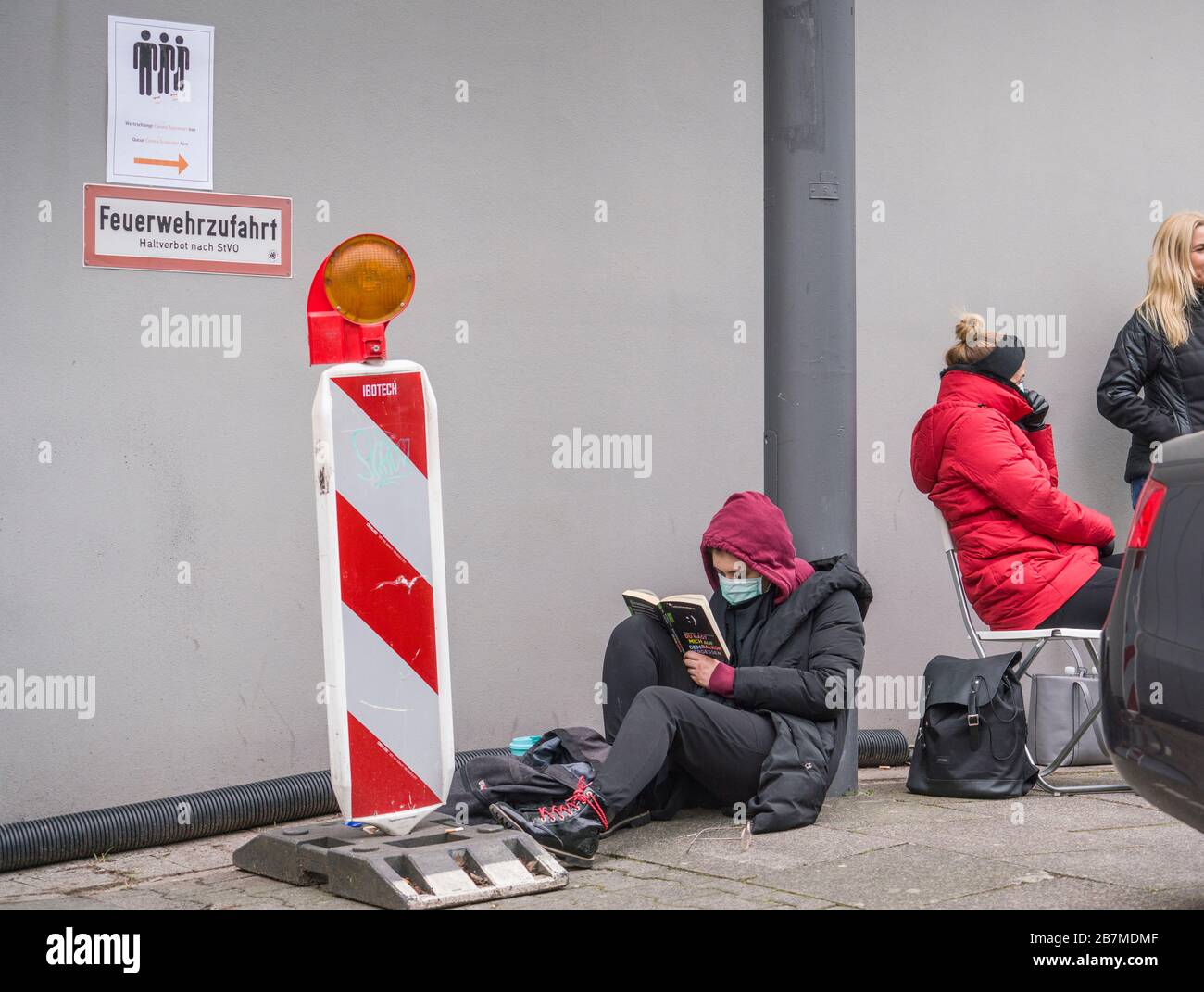 17 March 2020 Hessen Frankfurt Main People Wait On The Sidewalk At The Corona Test Center Of The Medical On Call Service Hessen The Test Centers For Corona Virus Smears In Hesse Are Overworked