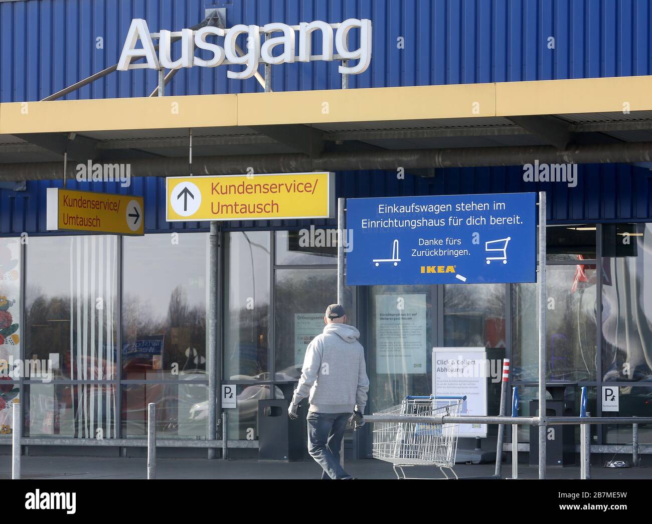 Duisburg Germany 17th Mar 2020 At The Exit Of The Ikea Store A