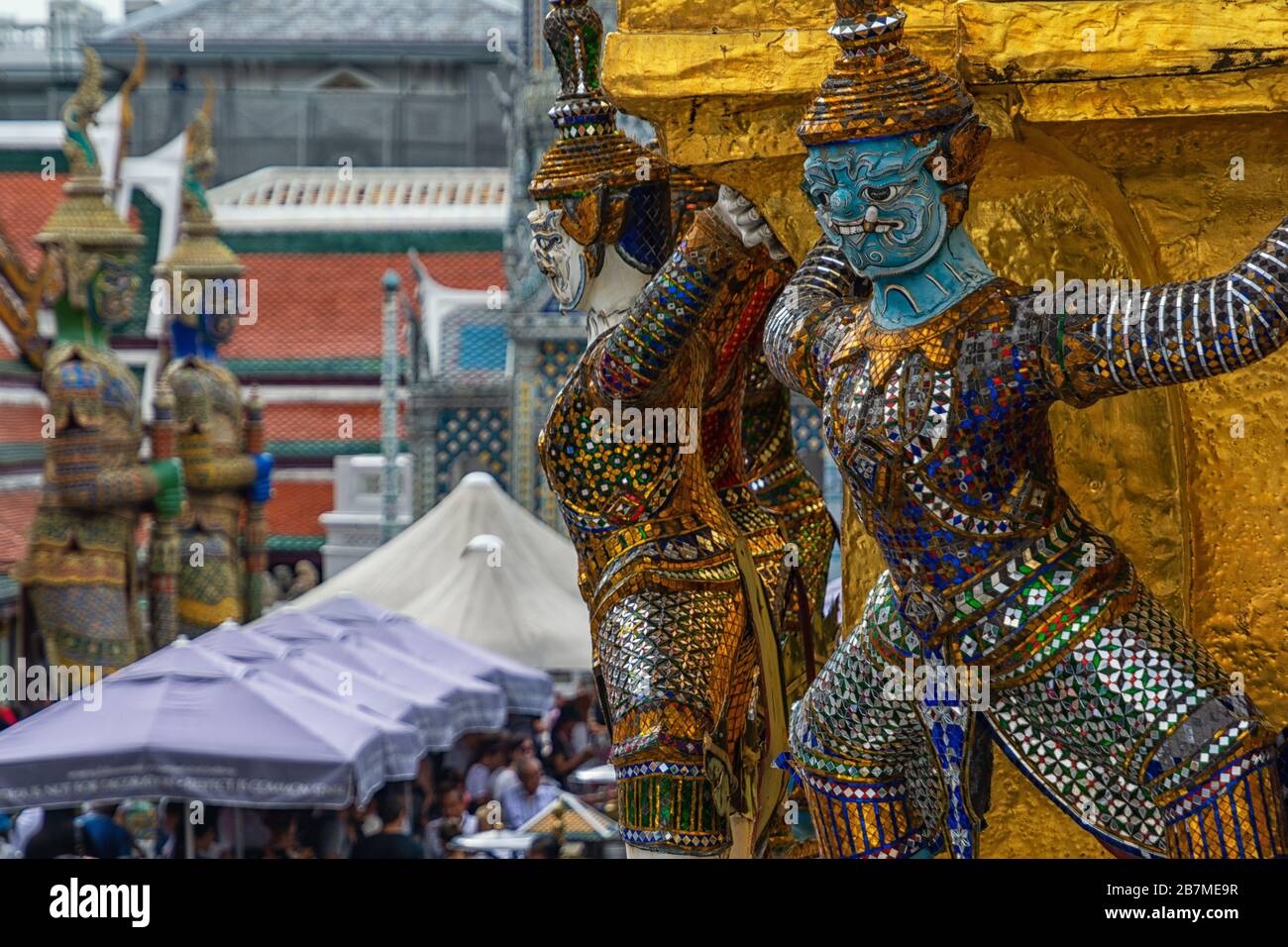 Gold sculptures in the grand palace in Bangkok, Thailand Stock Photo Alamy