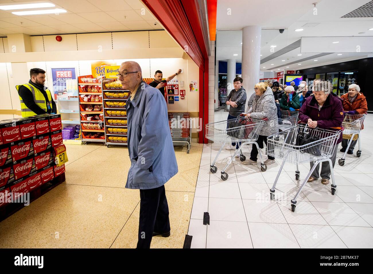 Elderly shoppers enter branch iceland hires stock photography and