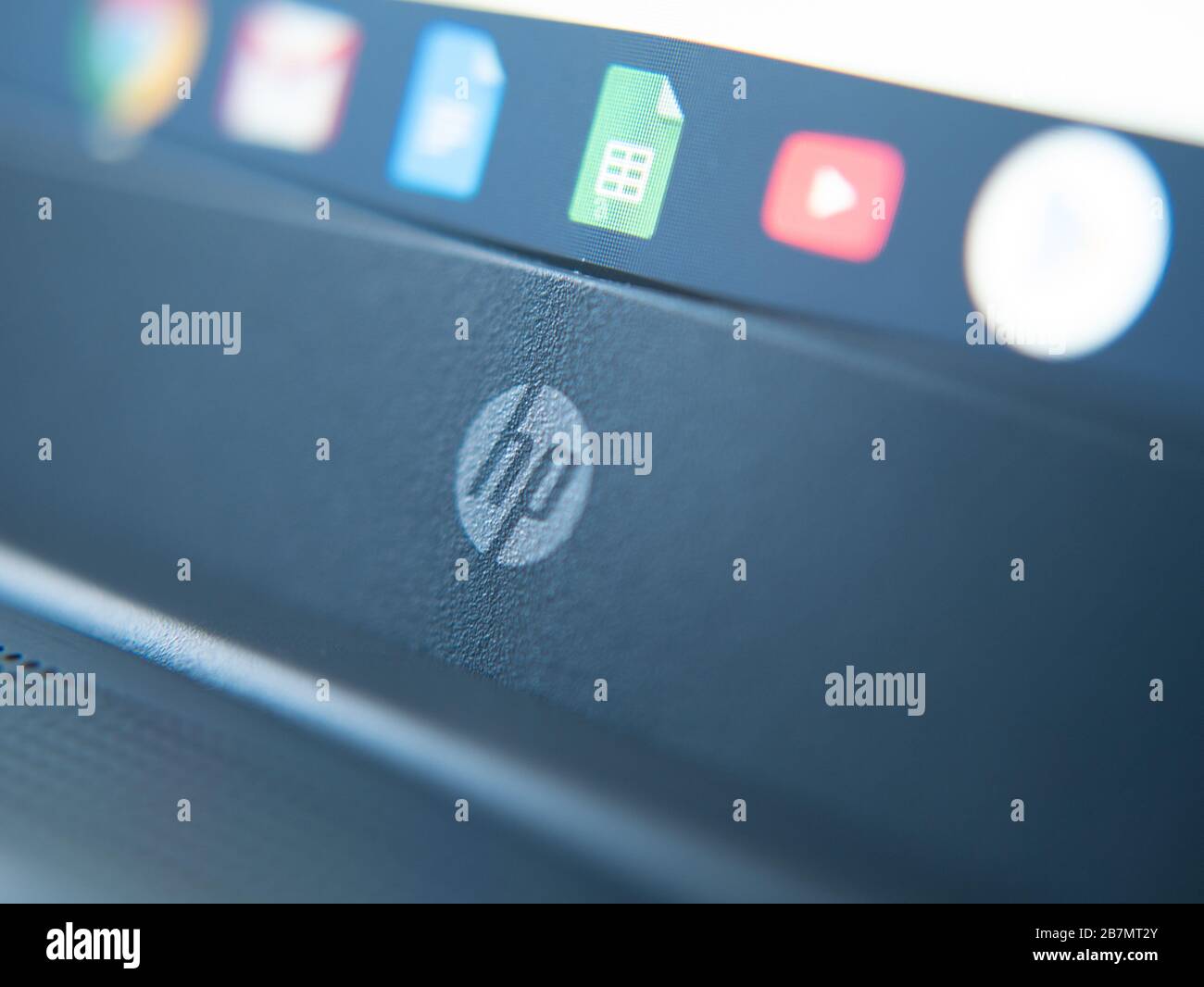 March 2020, UK: HP hewlett packard logo on laptop close up chromebook chrome os with google apps Stock Photo