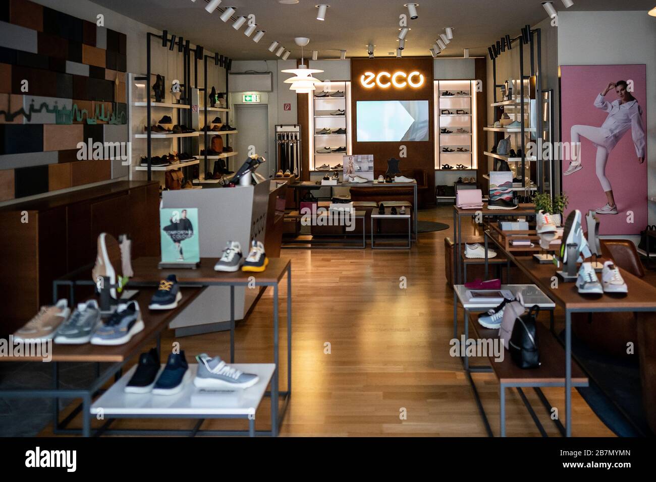 Ecco shoes delhi hot sale