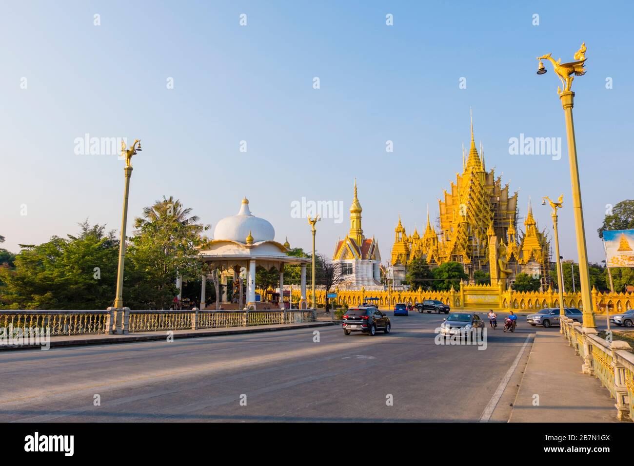 Wat Chan Tawan Tok, at the end of Supankanlaya Bridge, Phitsanulok, Thailand Stock Photo