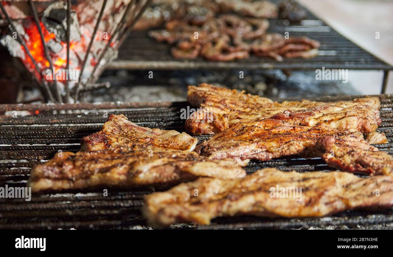 MENDOZA, ARGENTINA, February 08, 2020. Asado, country barbecue and traditional Argentine cuisine, Casa de Campo, Guaymallén. Foto: Axel Lloret /  www. Stock Photo