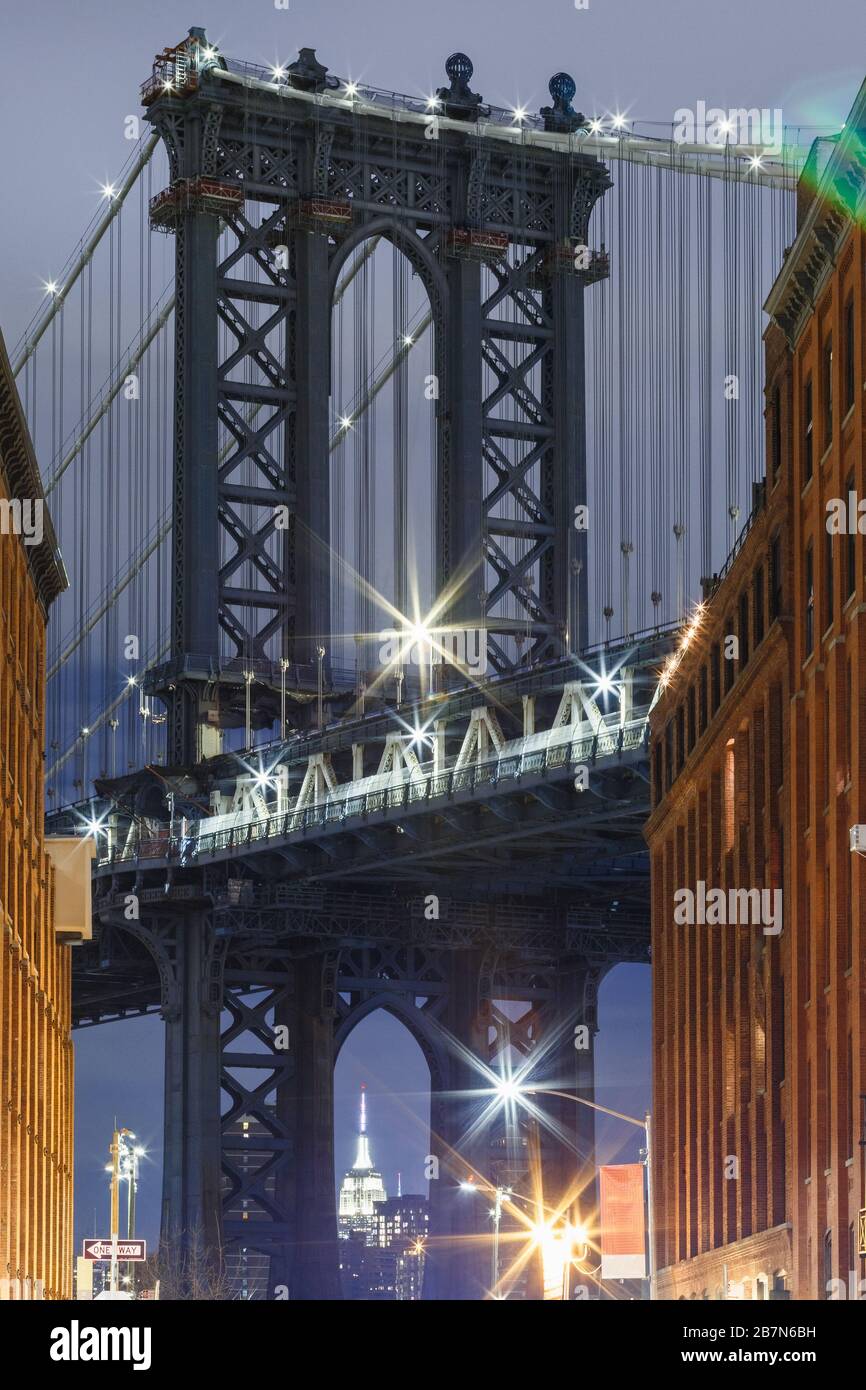 Brooklyn dumbo street night street hi-res stock photography and images ...