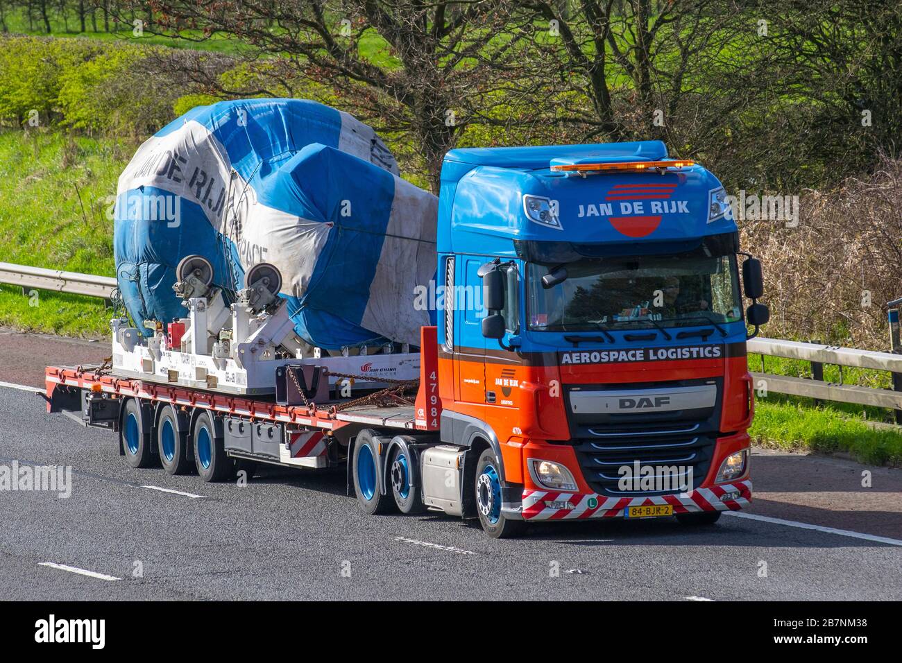 Oversize load uk hires stock photography and images Alamy