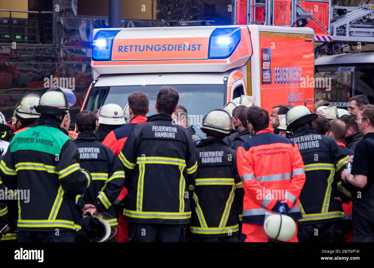 Hamburg, Germany. 17th Mar, 2020. Emergency services of the fire brigade and police are standing at an ambulance next to a collapsed scaffold at a construction site. At Hamburg's Millerntorplatz on Tuesday afternoon, scaffolding toppled over and buried two people beneath it. Credit: Daniel Bockwoldt/dpa/Alamy Live News Stock Photo