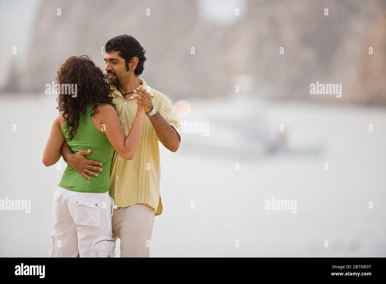 Couple dancing on the beach Stock Photo - Alamy