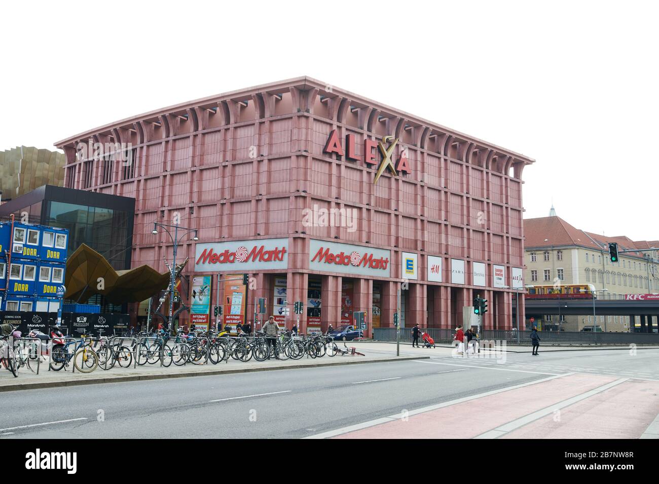 17 March 2020, Berlin The food departments or supermarkets in shopping