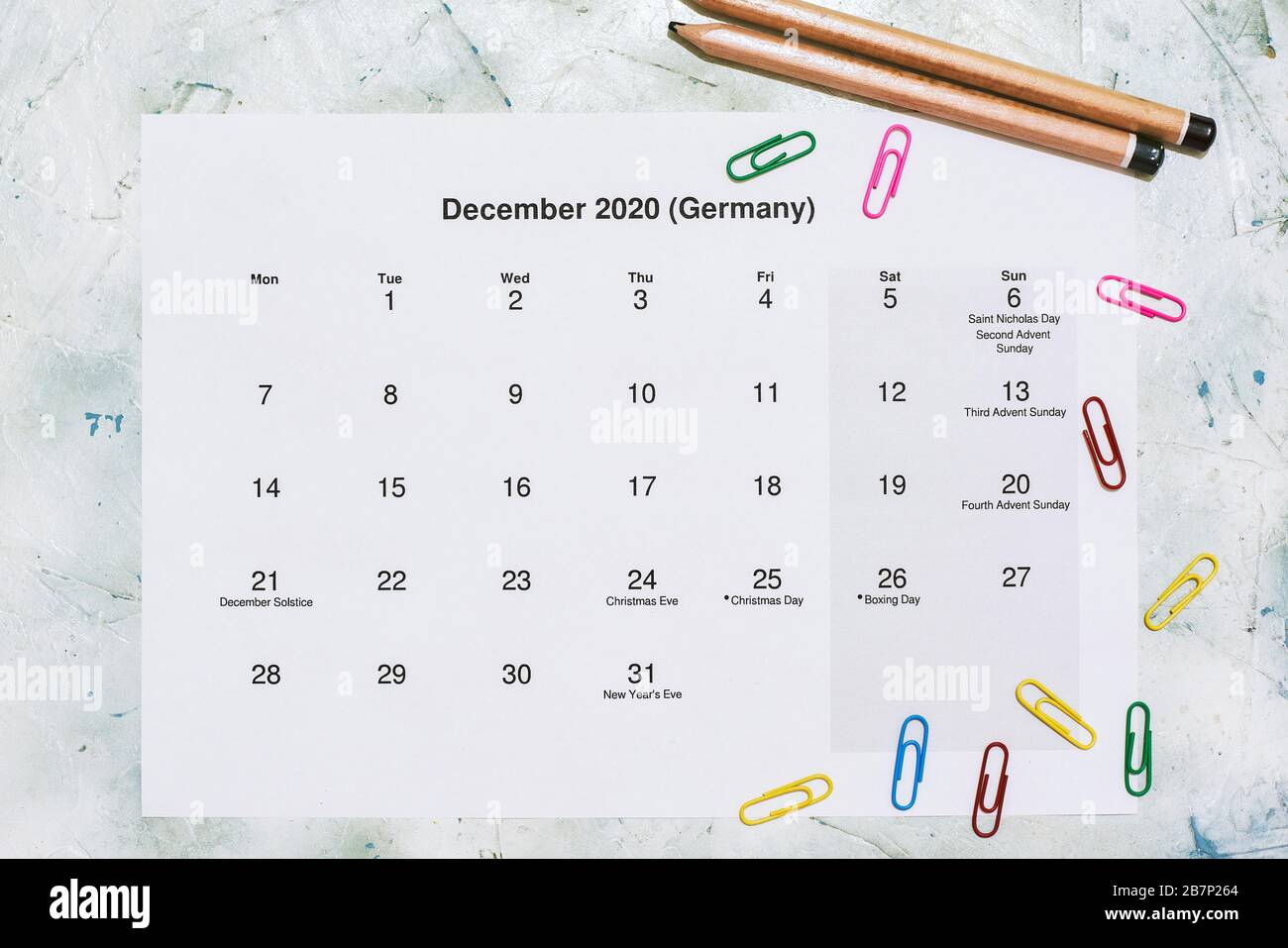 Monatskalender Dezember 2020. Translation: Monthly December 2020 calendar. Paper December month calendar in Dutch. Top view Stock Photo