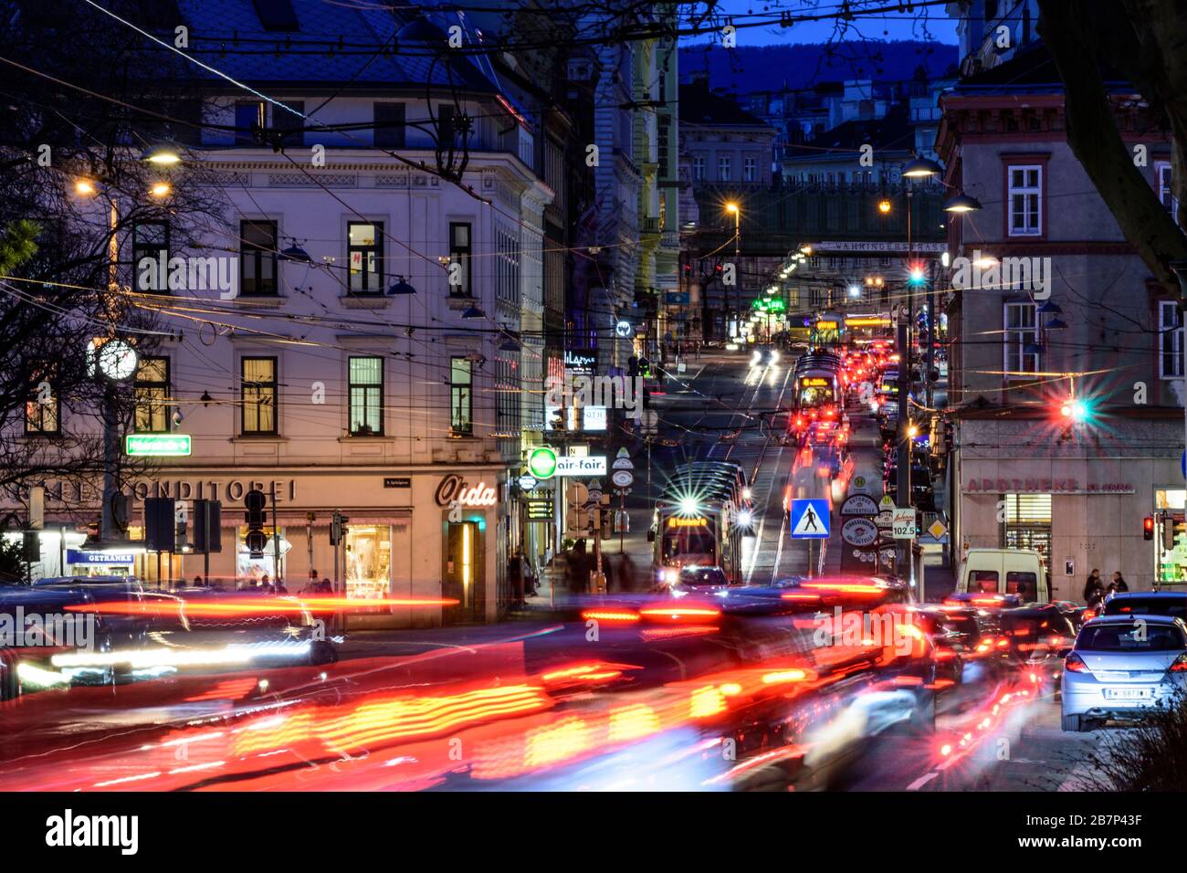 Wien, Vienna: streetcar, cars, car light trails, heavy traffic, rush hour, street Währinger Straße, in 09. Alsergrund, Wien, Austria Stock Photo