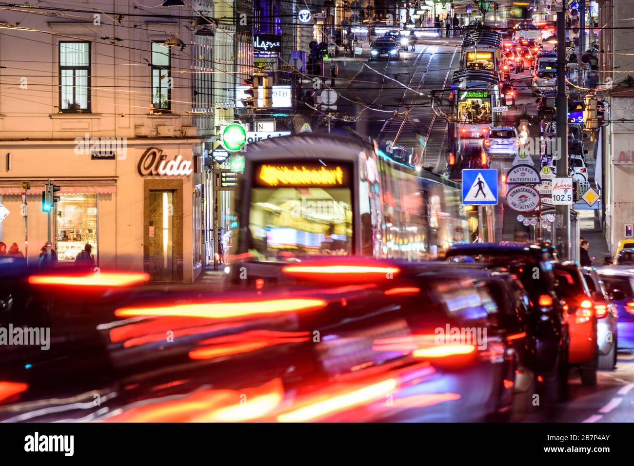 Wien, Vienna: streetcar, cars, car light trails, heavy traffic, rush hour, street Währinger Straße, in 09. Alsergrund, Wien, Austria Stock Photo