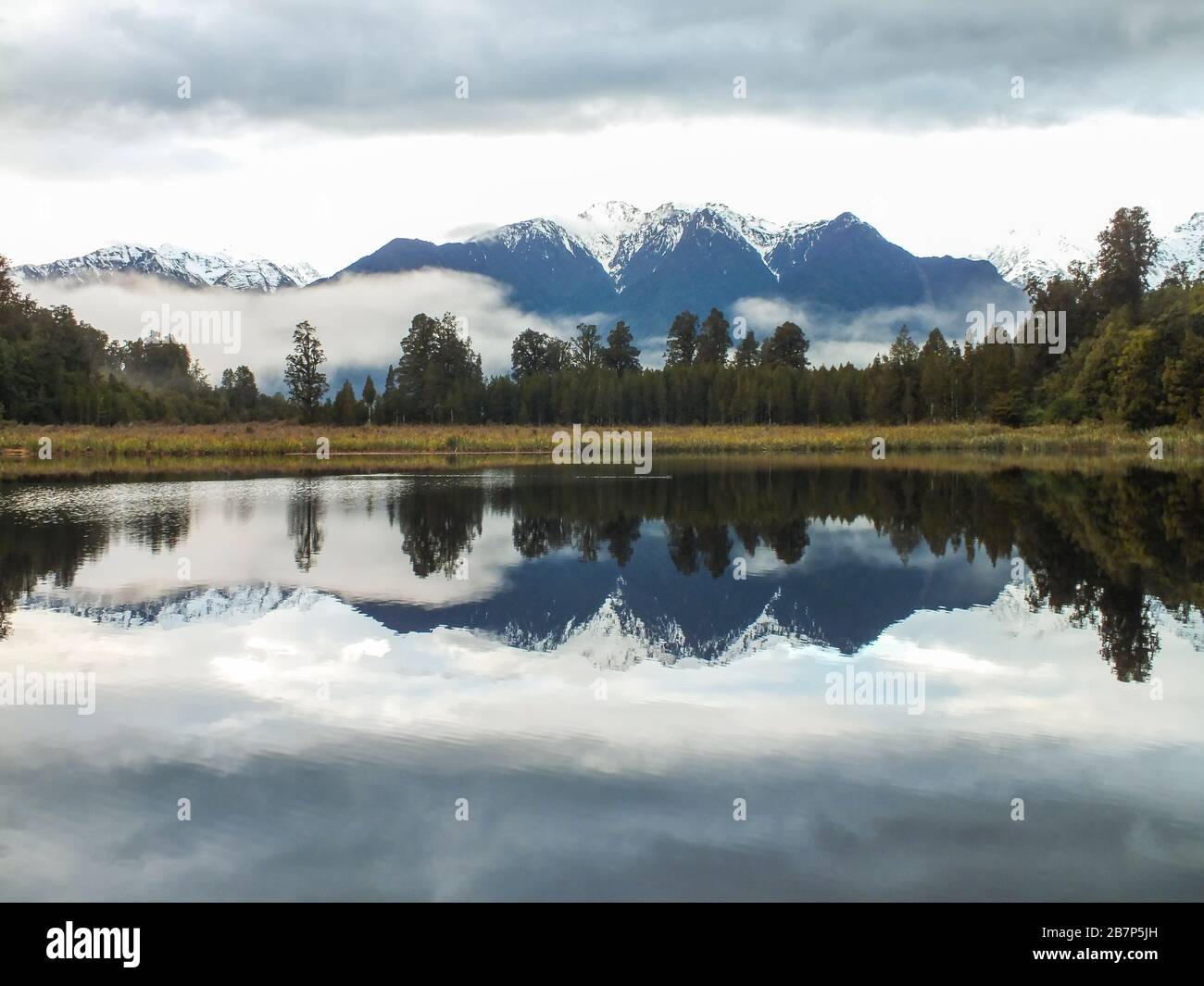 Mountain reflection in New Zealand lake Stock Photo - Alamy