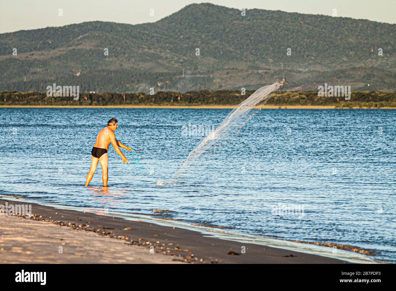 Man casting a fishing net at Daniela Beach. Florianopolis, Santa Catarina,  Brazil Stock Photo - Alamy