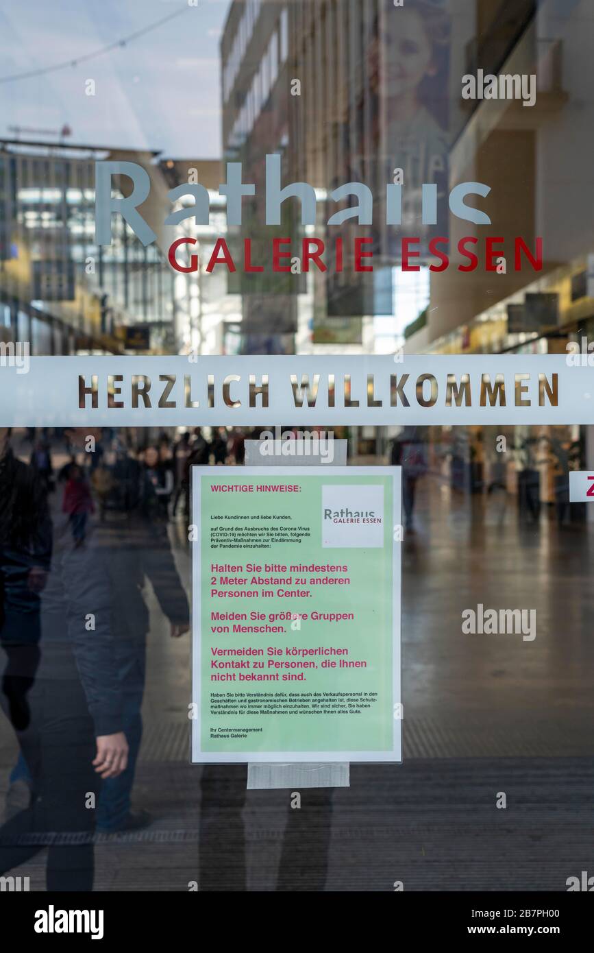 Effects of the Coronavirus Pandemic in Germany, Essen, Notes on behaviour in a shopping centre, town hall gallery, Stock Photo
