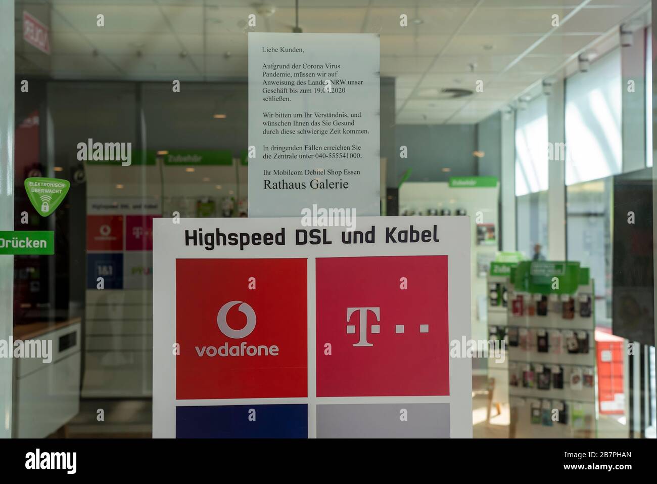 Effects of the coronavirus pandemic in Germany, Essen, closed Telekom shop, Stock Photo