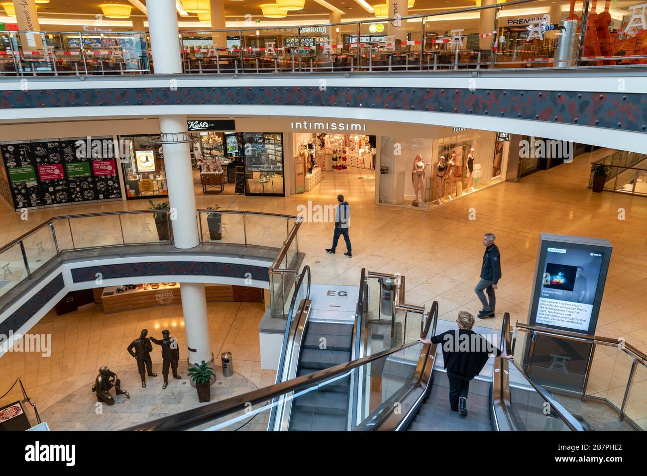 Effects of the coronavirus pandemic in Germany, Essen, empty shopping centre, Limbecker Platz, Stock Photo