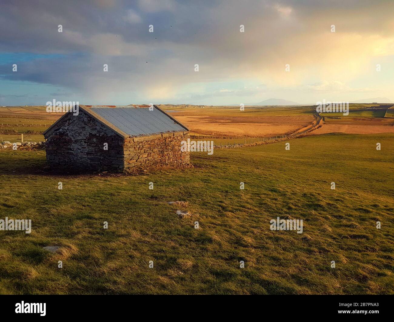 Rural irish cottage sea landscape hi-res stock photography and images ...