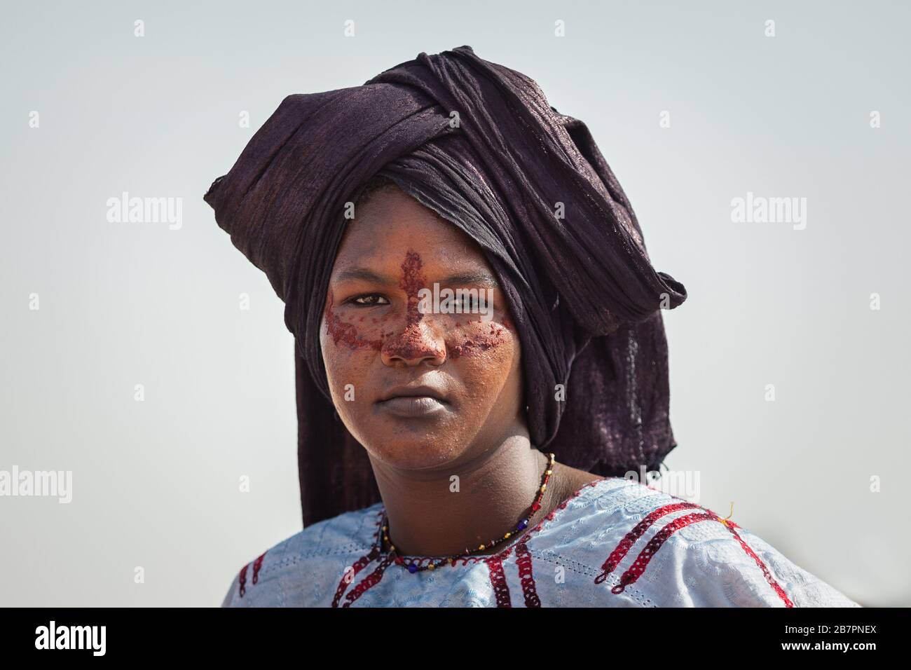 Ingall, Niger - september 2013: Fulani girl in traditional turban close up Stock Photo