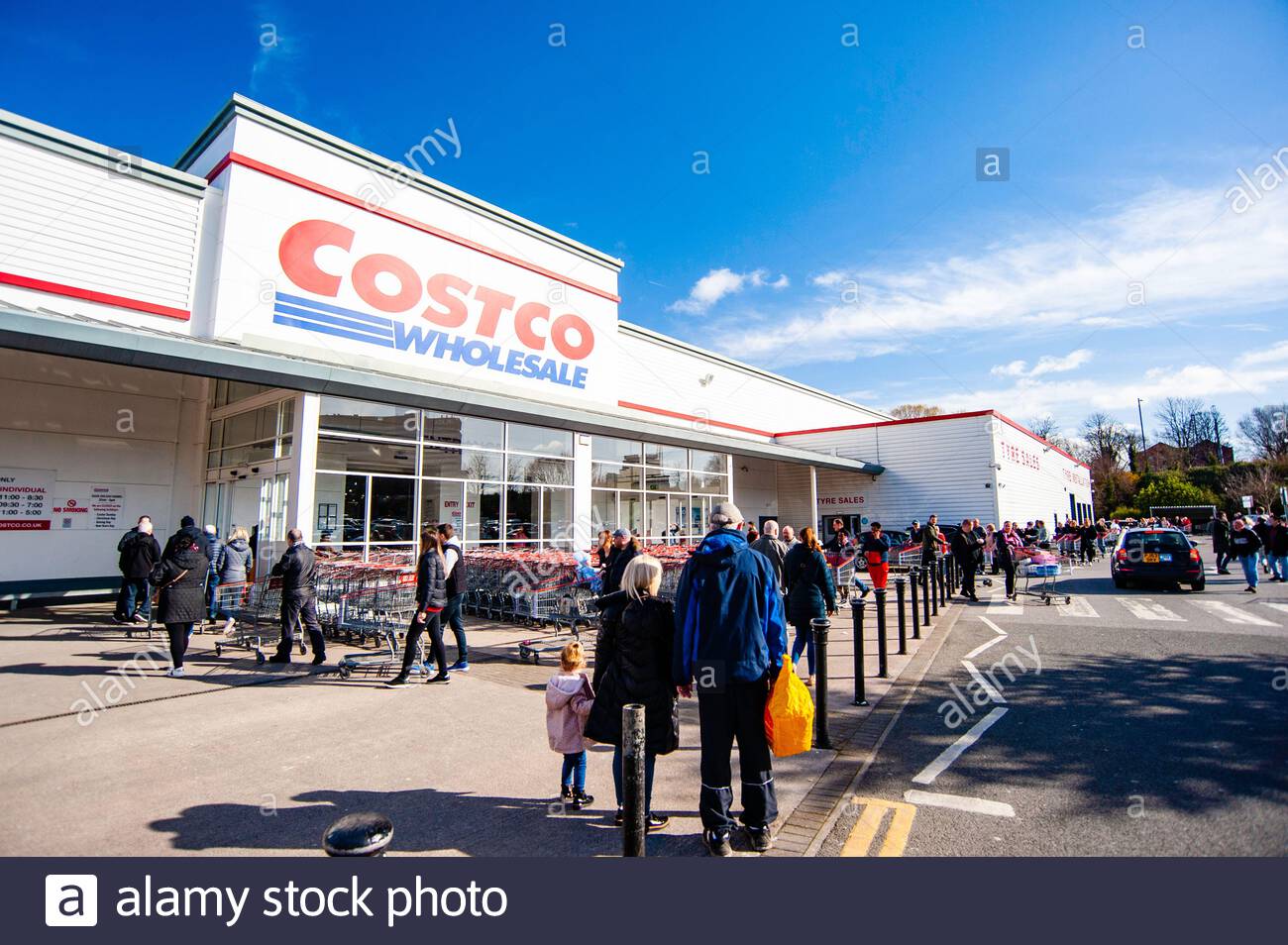 Coronavirus Queuing Cv 19 Outbreak Shoppers Make A Large Orderly Queue Outside The Large American Owned Membership Only Warehouse Costco Liverpool England Uk 10am Monday 16th March 2020 Stock Photo Alamy