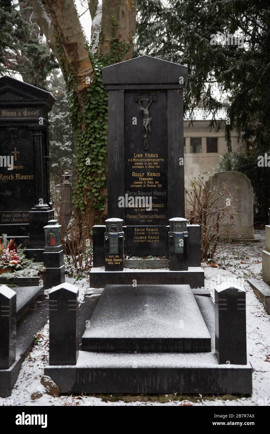 Karl Kraus grave Vienna Stock Photo