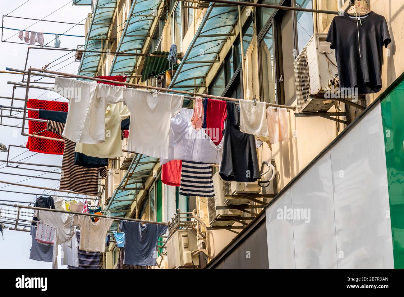 Residential buildings with drying clothes in Shanghai,  China Stock Photo