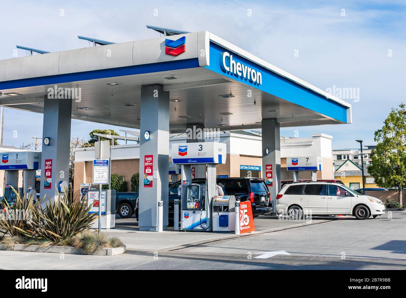 Chevron gas station hi-res stock photography and images - Alamy