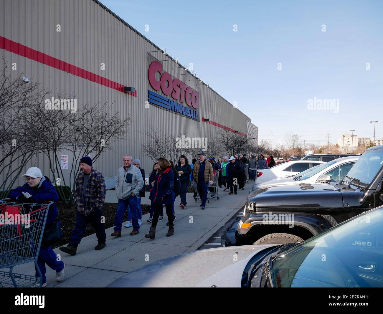Costco shoppers toilet paper hires stock photography and images Alamy