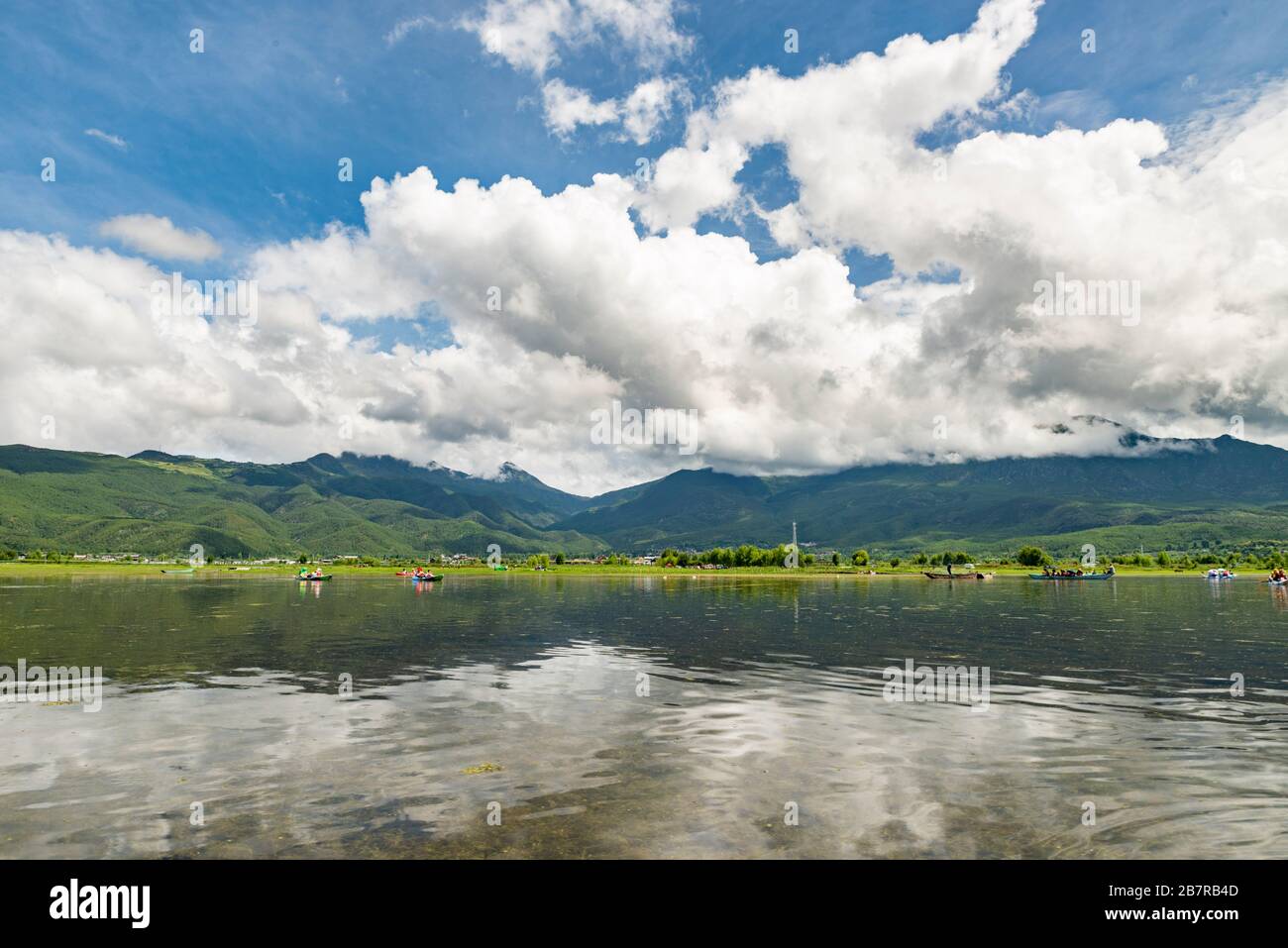 Lashi Lake, part of the Lijiang–Lashihai Plateau Wetland Nature Reserve, is a paradise for migrant birds and the origin of the Ancient Tea Horse Road. Stock Photo
