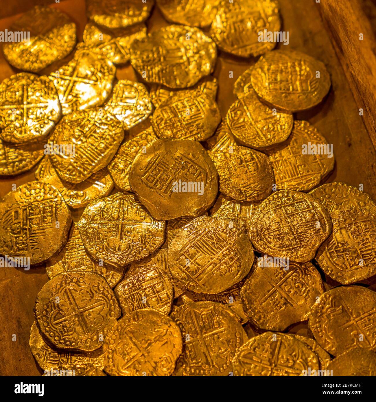 TREASURE CHEST REAL 1600-1700's CARRIED GOLD COB DOUBLOONS ESCUDOS in  GALLEON