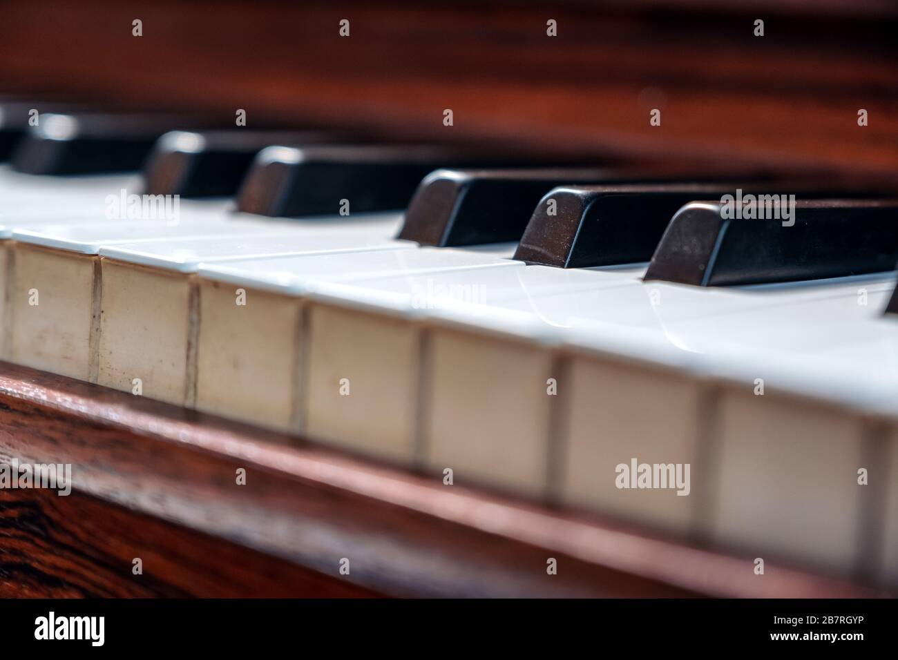 Closeup image of a vintage wooden grand piano Stock Photo - Alamy