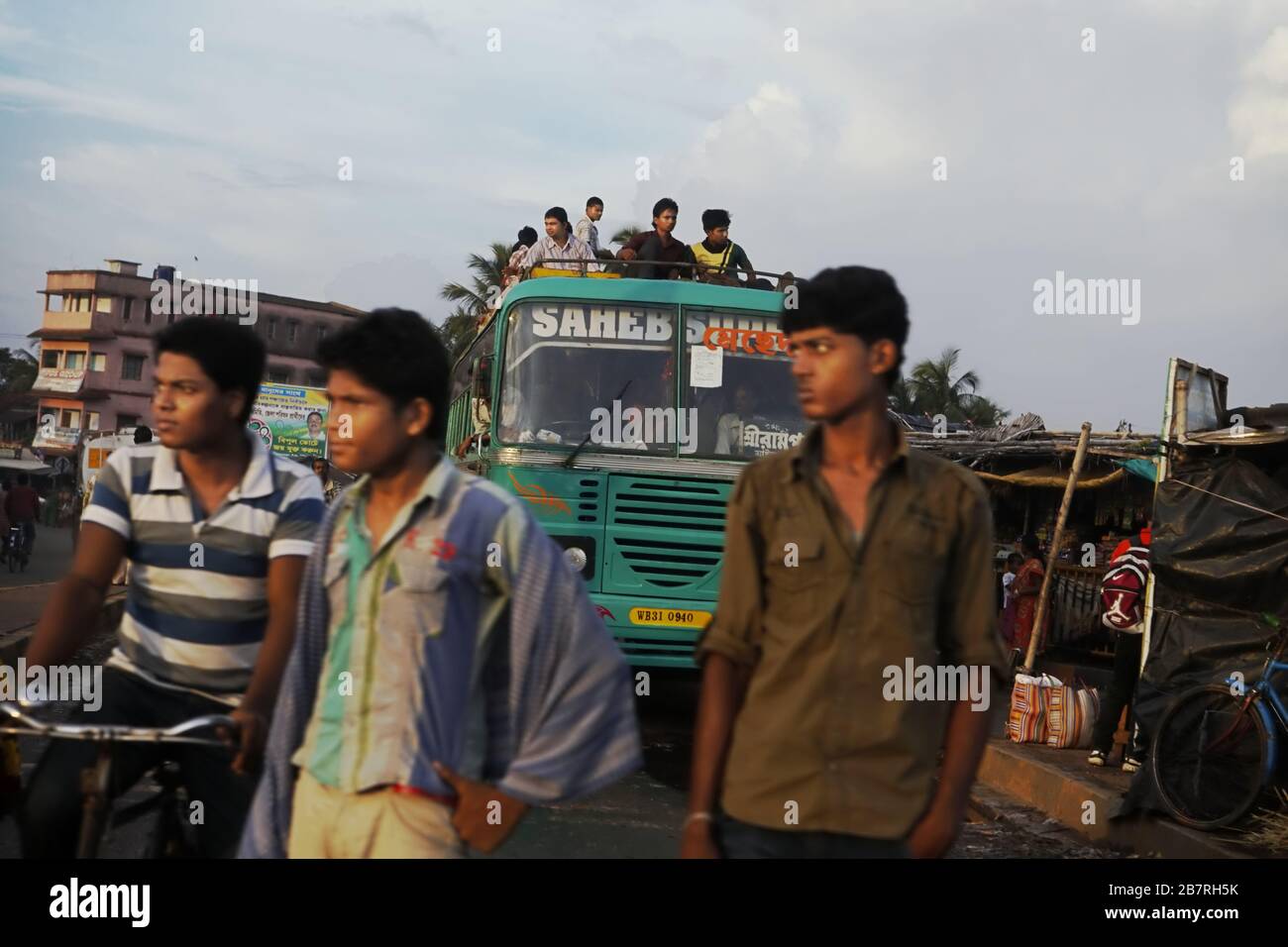 People waiting for a street crossing in a road junction. Kolaghat, Purba Medinipur District, West Bengal, India. © Reynold Sumayku Stock Photo