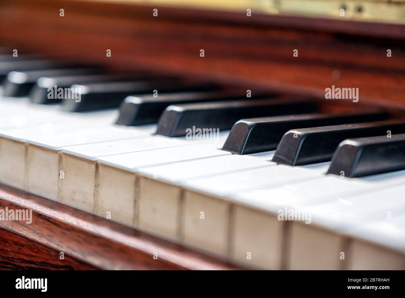 Closeup image of a vintage wooden grand piano Stock Photo - Alamy