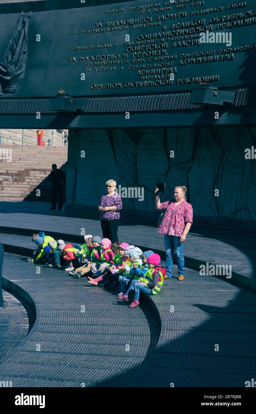 Saint Petersburg, Russia - May 05, 2016: Children with flowers at the memorial 'Monument to the heroic defenders of Leningrad 1941-1944' on the eve of Stock Photo