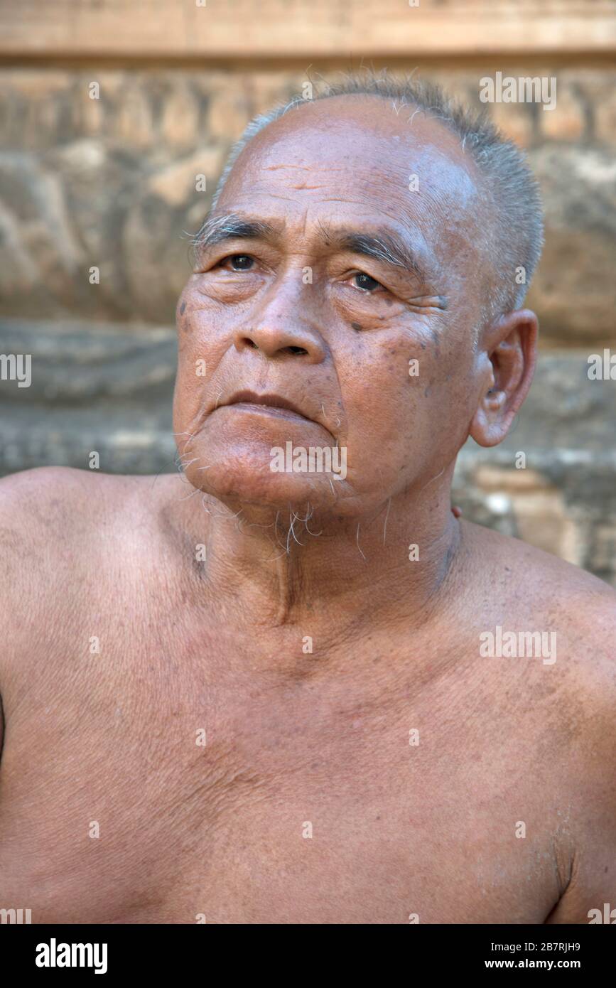 Haqiqiy jinsiy aloqani aks ettiruvchi porno videolarni tomosha qiling