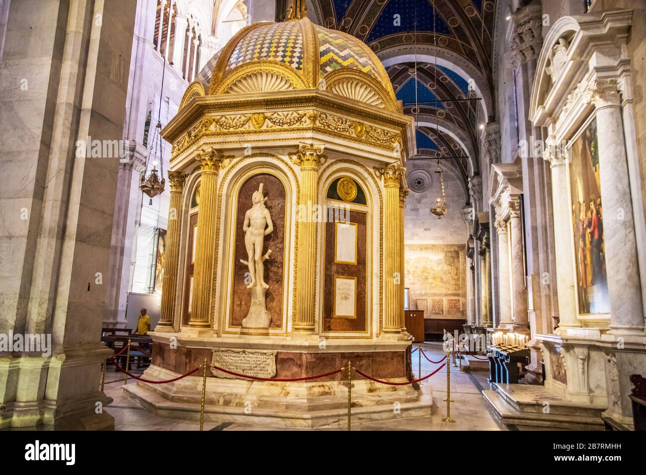 Interior of Duomo di San Martino including the Shrine of the Sacred Face of Lucca Stock Photo