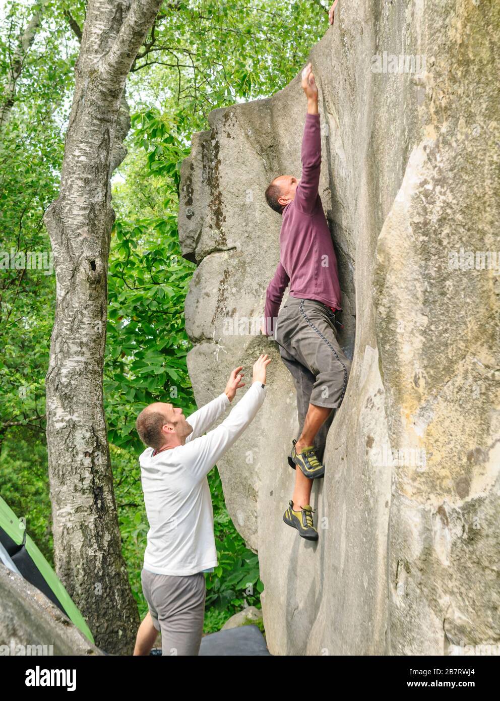 Bouldering at the rocks in the forests of Fontainebleau Stock Photo - Alamy