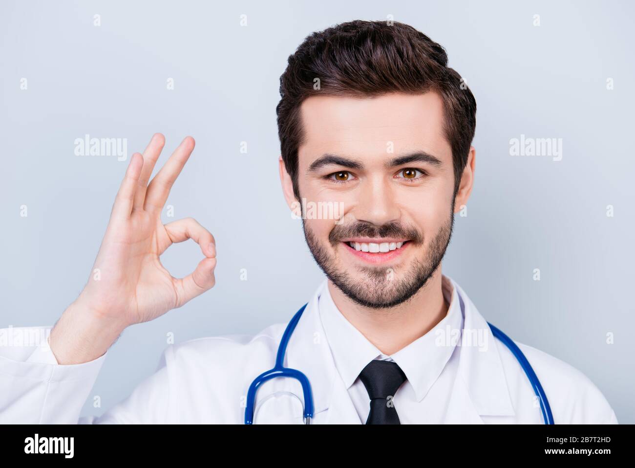 Yes Doctor In Portrait doctor showing yes sign hi-res stock photography and images ...