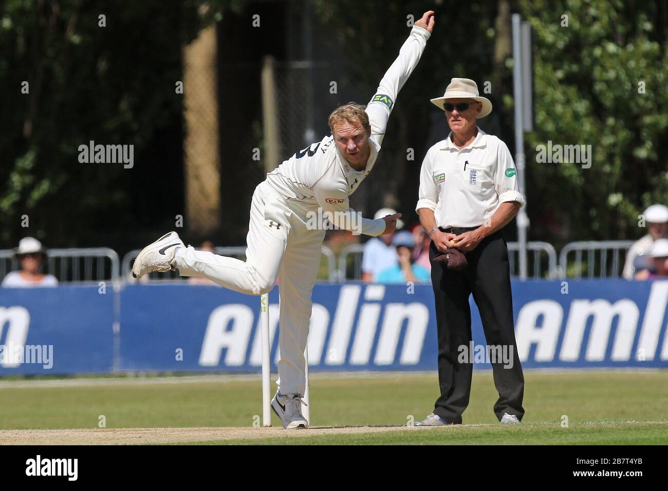 Gareth Batty in bowling action for Surrey CCC Stock Photo