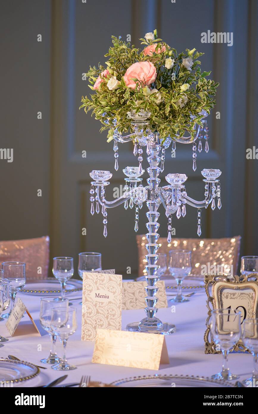 Elegant table arrangement for a formal event, a wedding or a fine dining experience, featuring a gorgeous centerpiece, a crystal candelabra Stock Photo