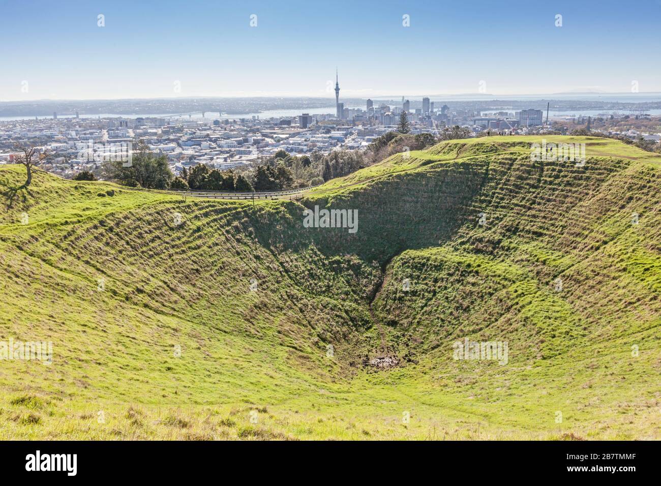 Summit of mount eden hires stock photography and images Alamy