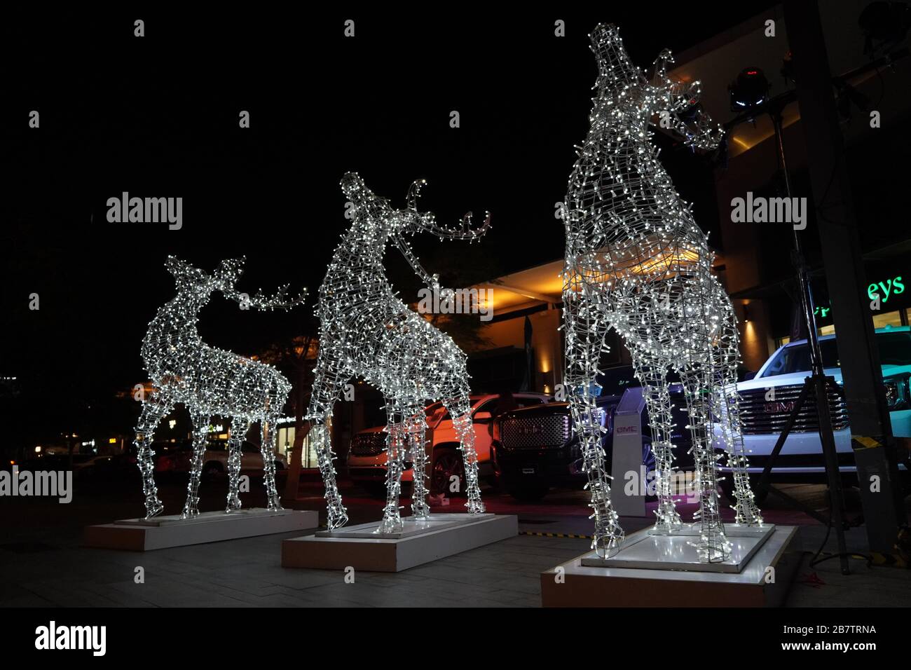 Glowing reindeer made of wire and light bulbs. Christmas decorations. Christmas  Lights on reindeer shape wire frame mesh. Deer Christmas outdoor decor  Stock Photo - Alamy