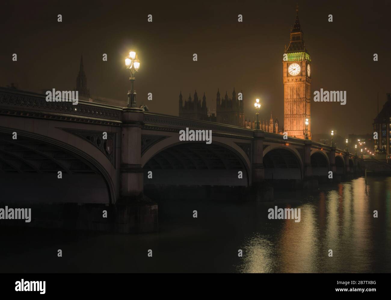 View Of Westminster Bridge And Big Ben London On A Misty Night Stock Photo Alamy